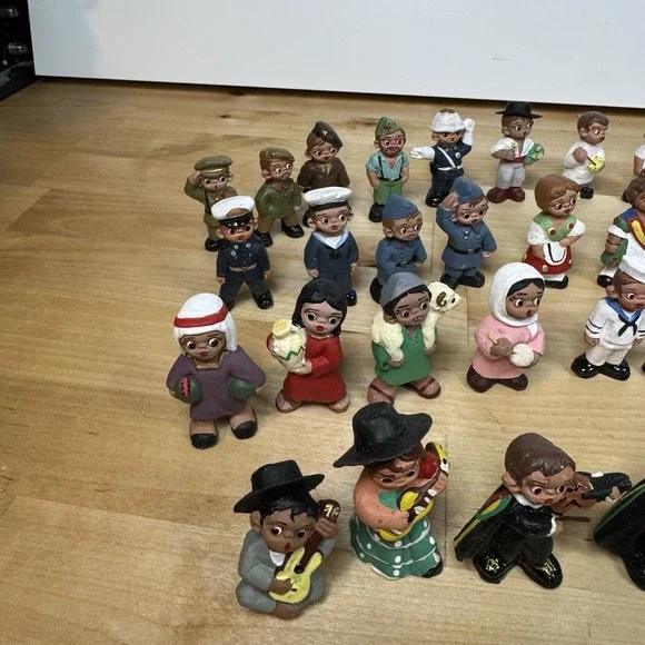 Vintage Spanish Terra Cotta Miniature Mud People  Lot of 65 - Picture 9 of 16